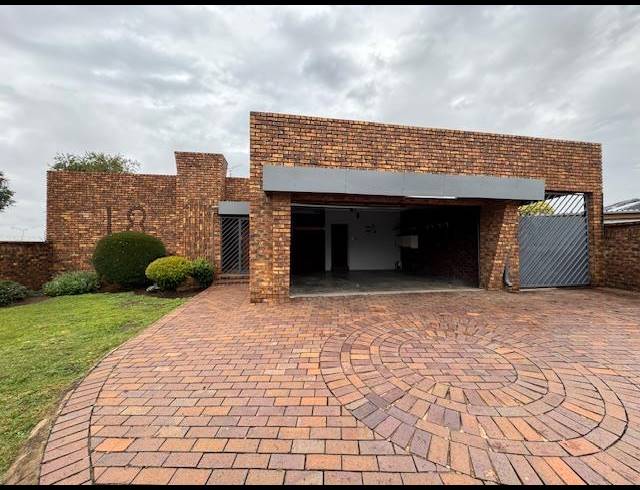 4 BEDROOM HOUSE FOR SALE IN EDLEEN